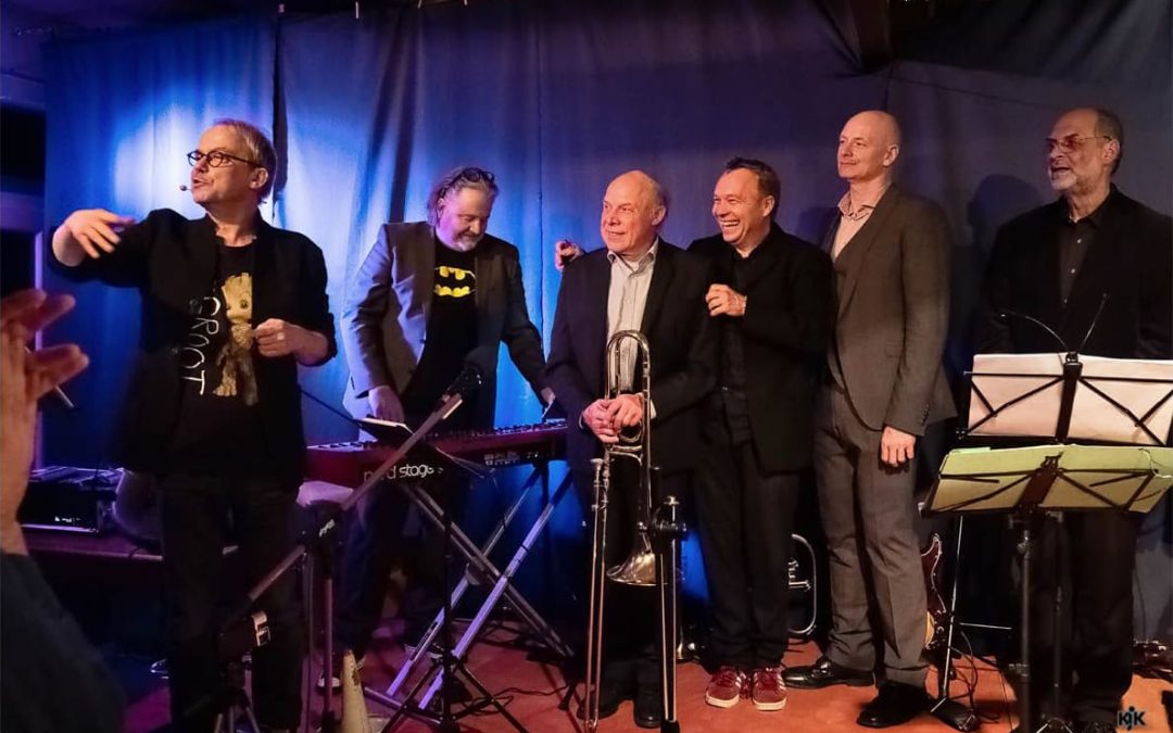Sa 14.08.2021, 19 Uhr – Die Rebell(i)sche Studiobühne präsentiert: „De Peter kimmt“ – Henni Nachtsheim und das Jazz-Ensemble der Deutschen Oper Berlin