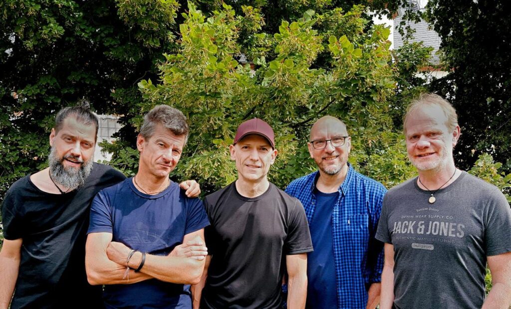 Fr 12.08.2022, 19 Uhr – Die Rebell(i)sche Studiobühne präsentiert: Sumner’s Tales – die großen Songs von Sting und The Police 3 benno@www Lumino city 20210826 140115 01